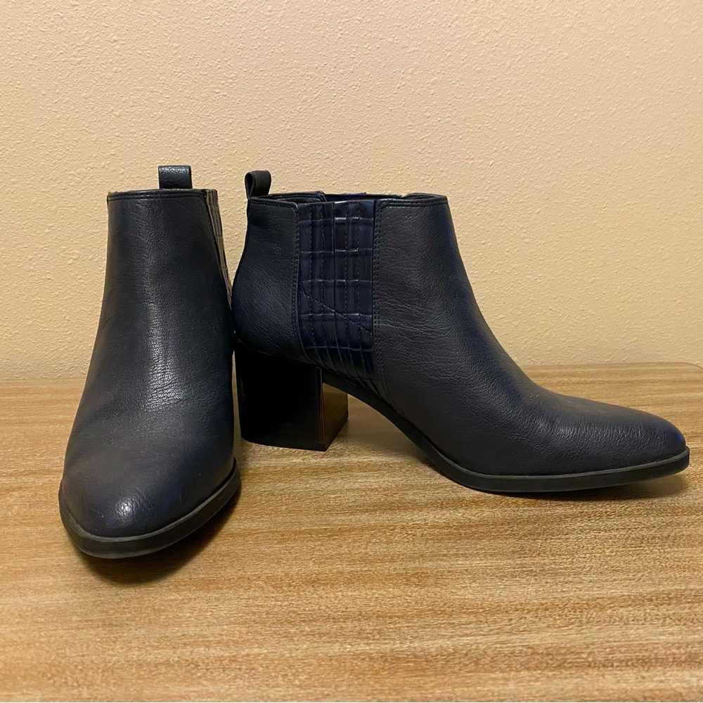 Nine West Women’s Ankle Boots Size 9 Approximately 2.5” Heel